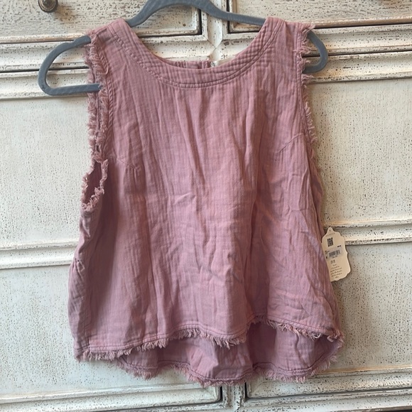 Button back sleeveless top - Picture 1 of 3